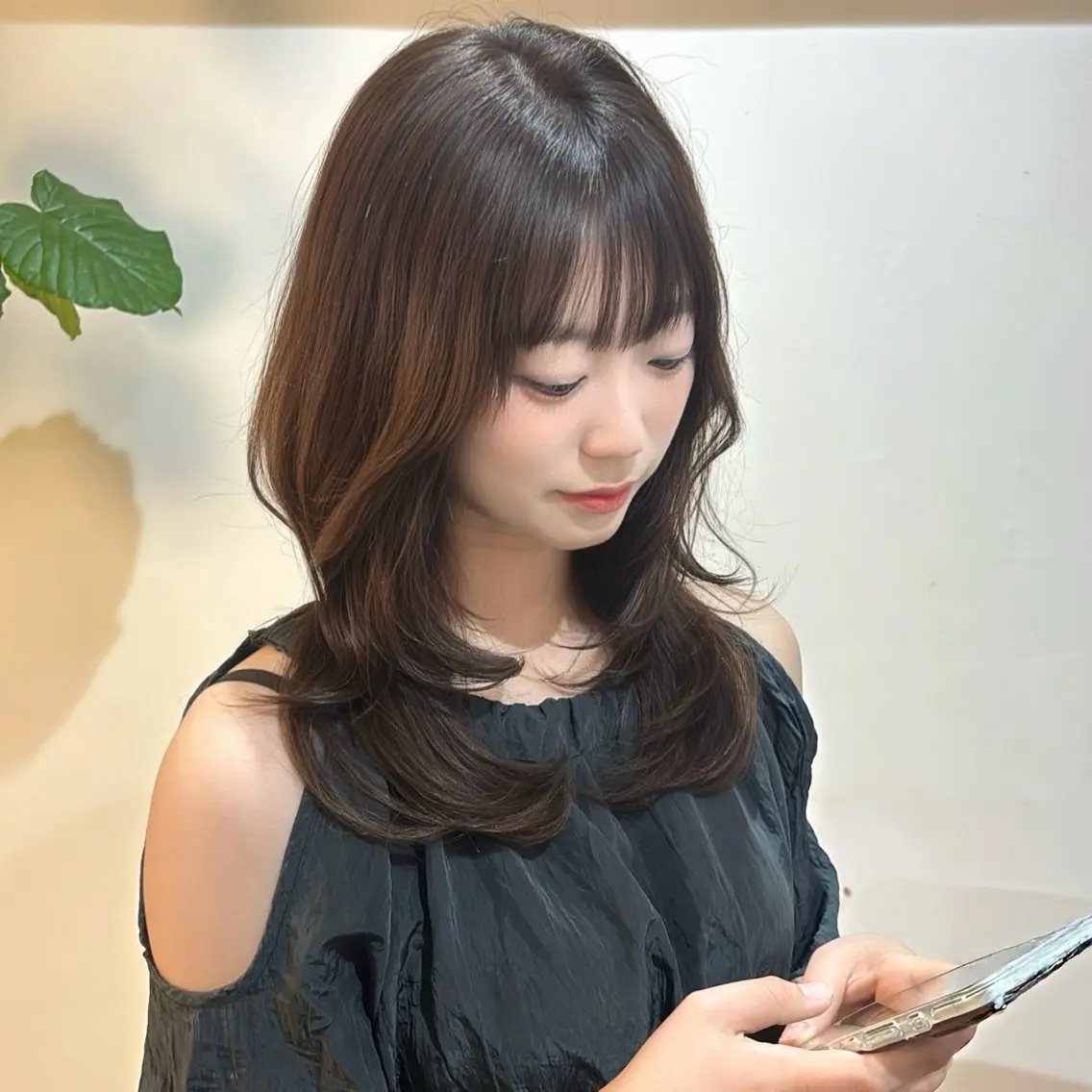 ミディアム チョコレートブラウン ハッシュカット レイヤーカット カット ヘアカラー ゆうめ 透明感カラー /韓国風レイヤーのヘアスタイル