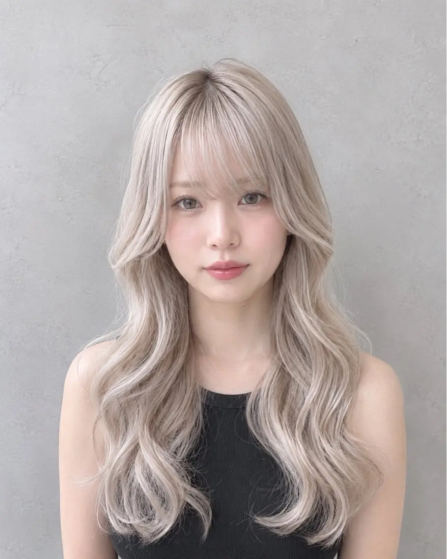 ロング カラー ベージュカラー ブリーチ 透明感カラー ミルクティーベージュ シルバー ヘアカラー トリートメント 【enil代表】 杉林和哉のヘアスタイル