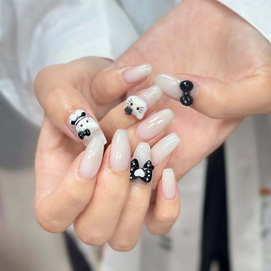 ネイル アートネイル オーロラネイル チークネイル フレンチネイル ガラスフレンチ 🎀YooLi Nail salonのネイルデザイン