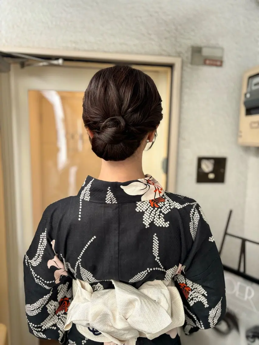 ヘアセット×浴衣着付け👘🫧浴衣の着付けとヘアセットのお得なメニュー🎆どんな髪型でも一律料金◎持ち込みデザインOK✨の写真
