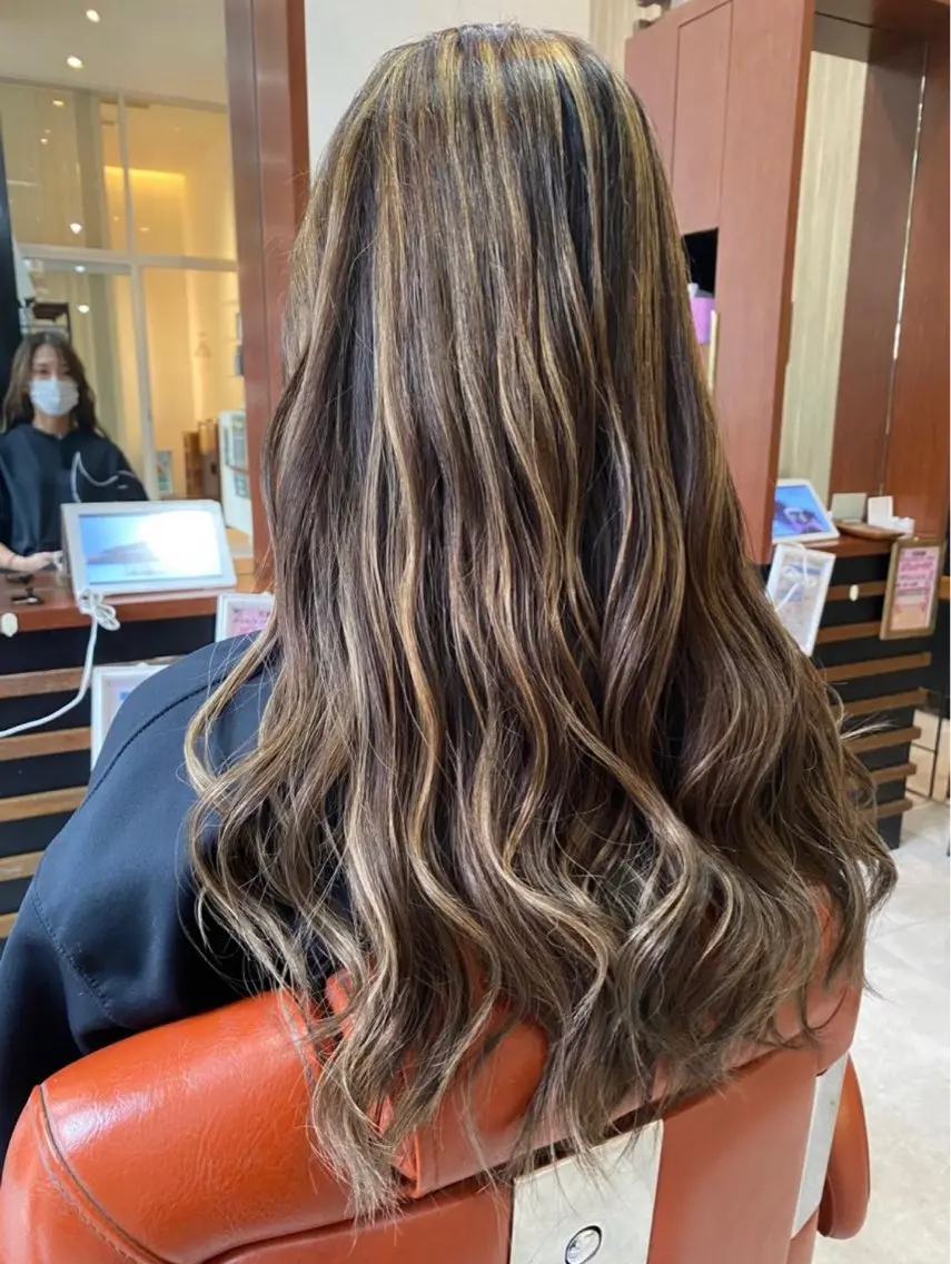ロング ハイライト ⭐️カラー特化⭐️ 安達佑紀のヘアスタイル