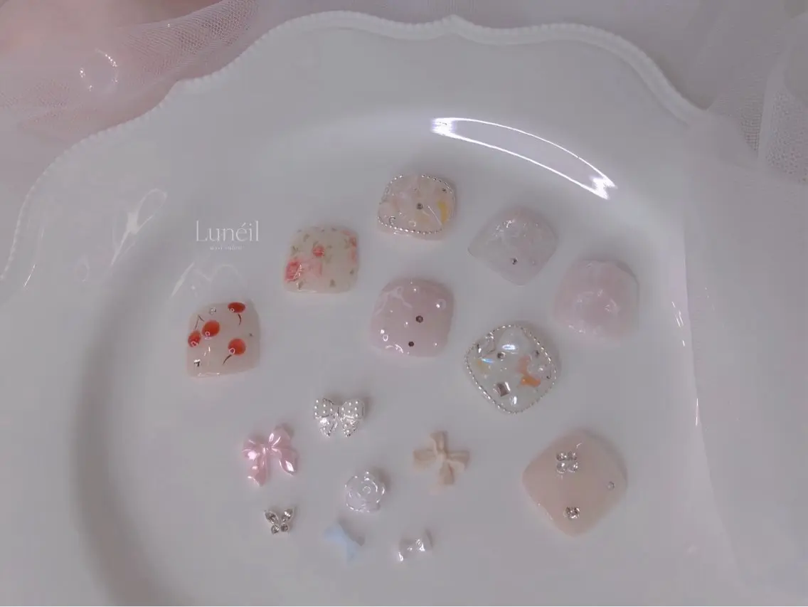ネイル フットネイル Luneil Sakuraのネイルデザイン