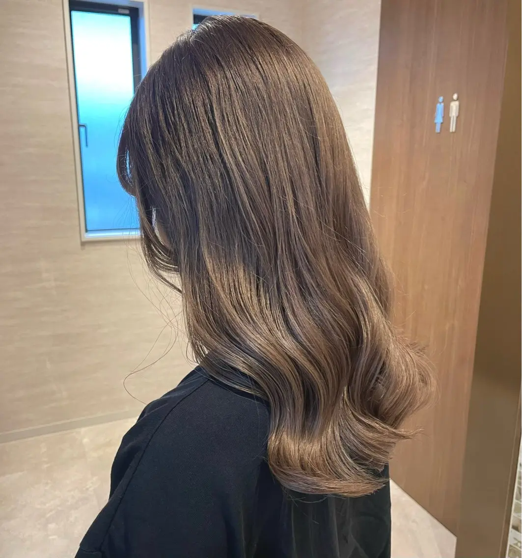 ロング カラー ベージュカラー カット ヘアカラー 松崎 咲和のヘアスタイル