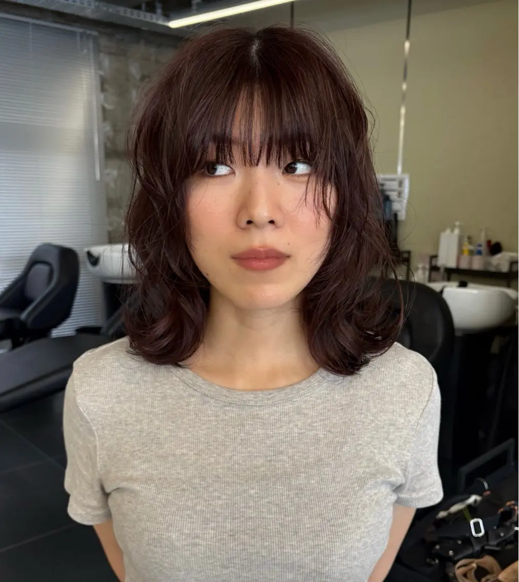 ミディアム ミディアムパーマ レイヤーカット カット ヘアカラー トリートメント BELLA ナナカのヘアスタイル