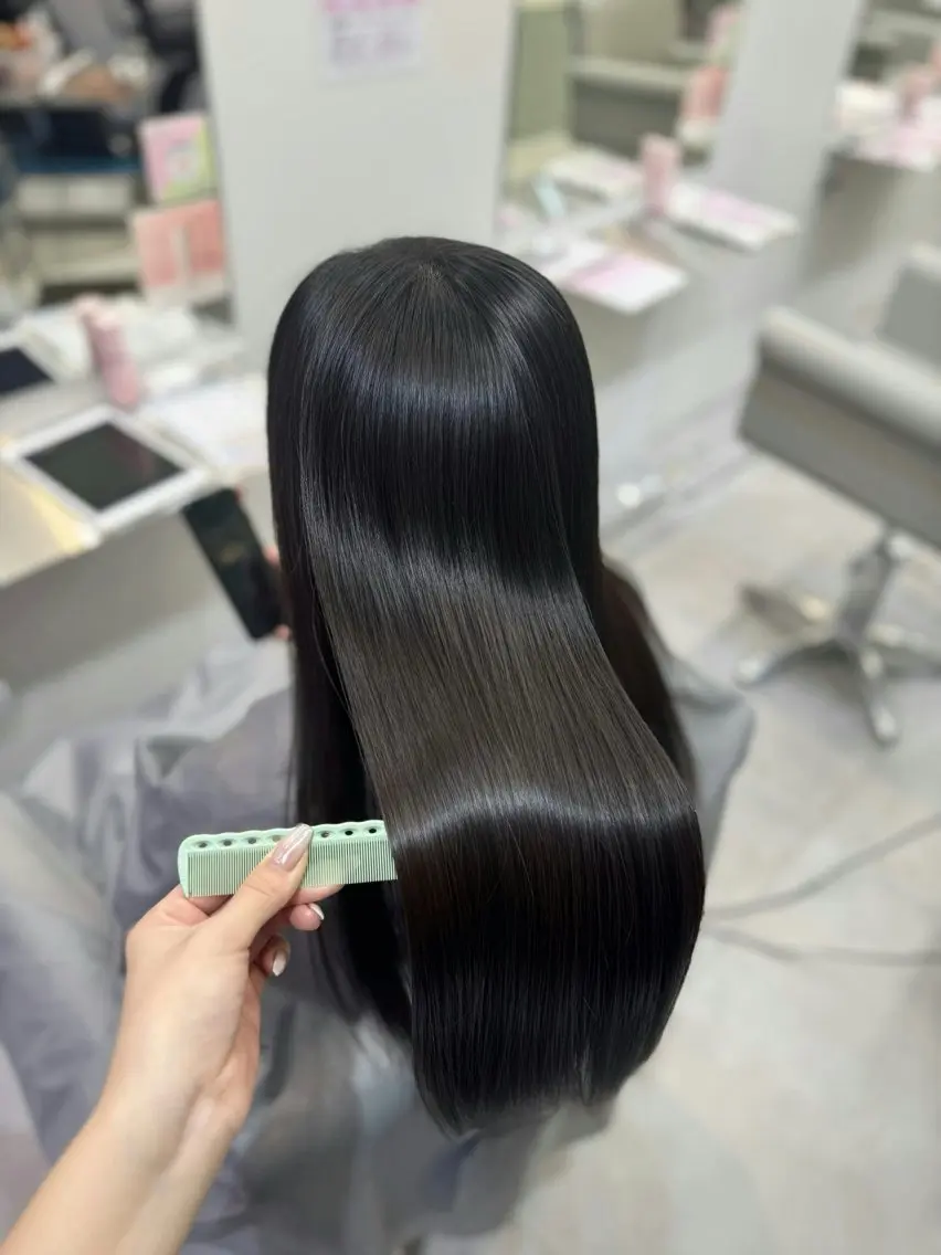 パーマ 縮毛矯正 amane໒꒱うる艶 ブリーチ透明感カラーのヘアスタイル