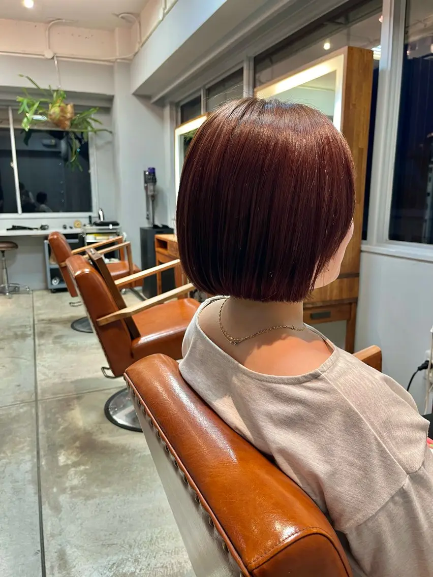 ショート カラー ボブ 井手 咲乃のヘアスタイル