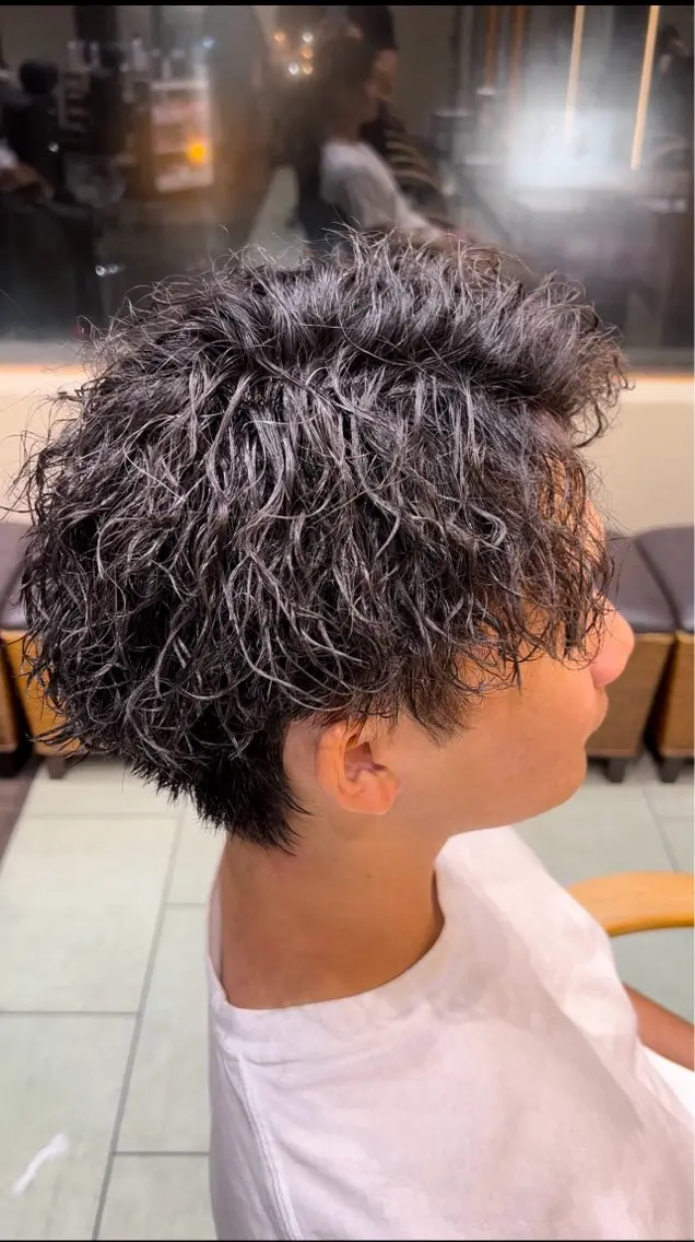 ショート メンズ メンズパーマ メンズツイストパーマ ツイストパーマ 吉田 健吏のヘアスタイル