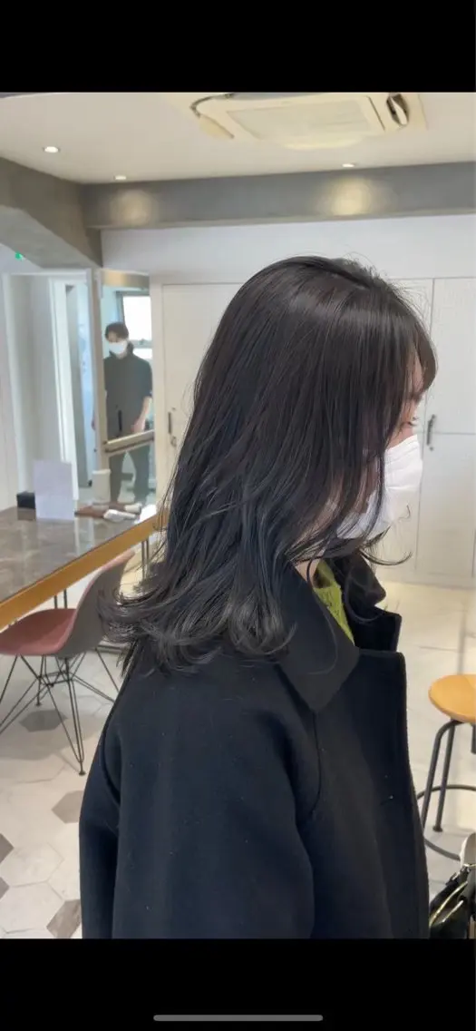セミロング カラー アッシュ 辻 愛麗のヘアスタイル