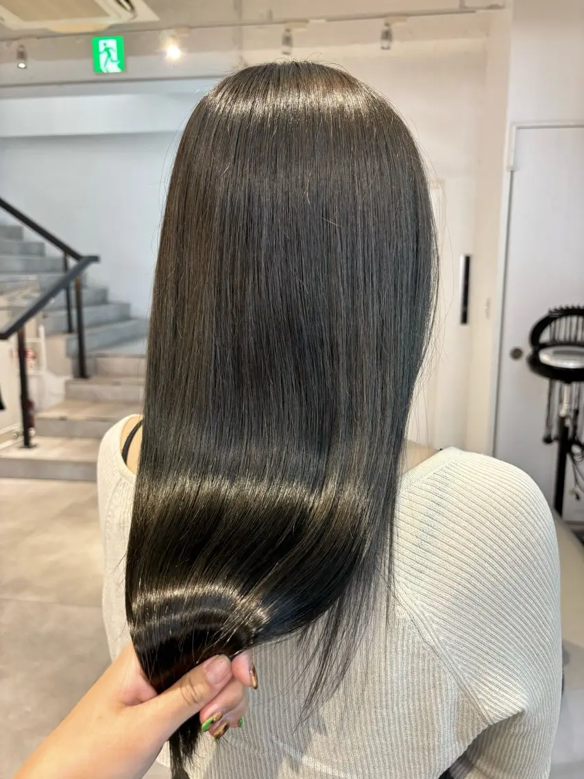 ロング カラー ブリーチ ダブルカラー グレージュ オリーブグレージュ オリーブグレー ヘアカラー トリートメント Kureha/ネイル トレンドヘアのマツエク・マツパデザイン