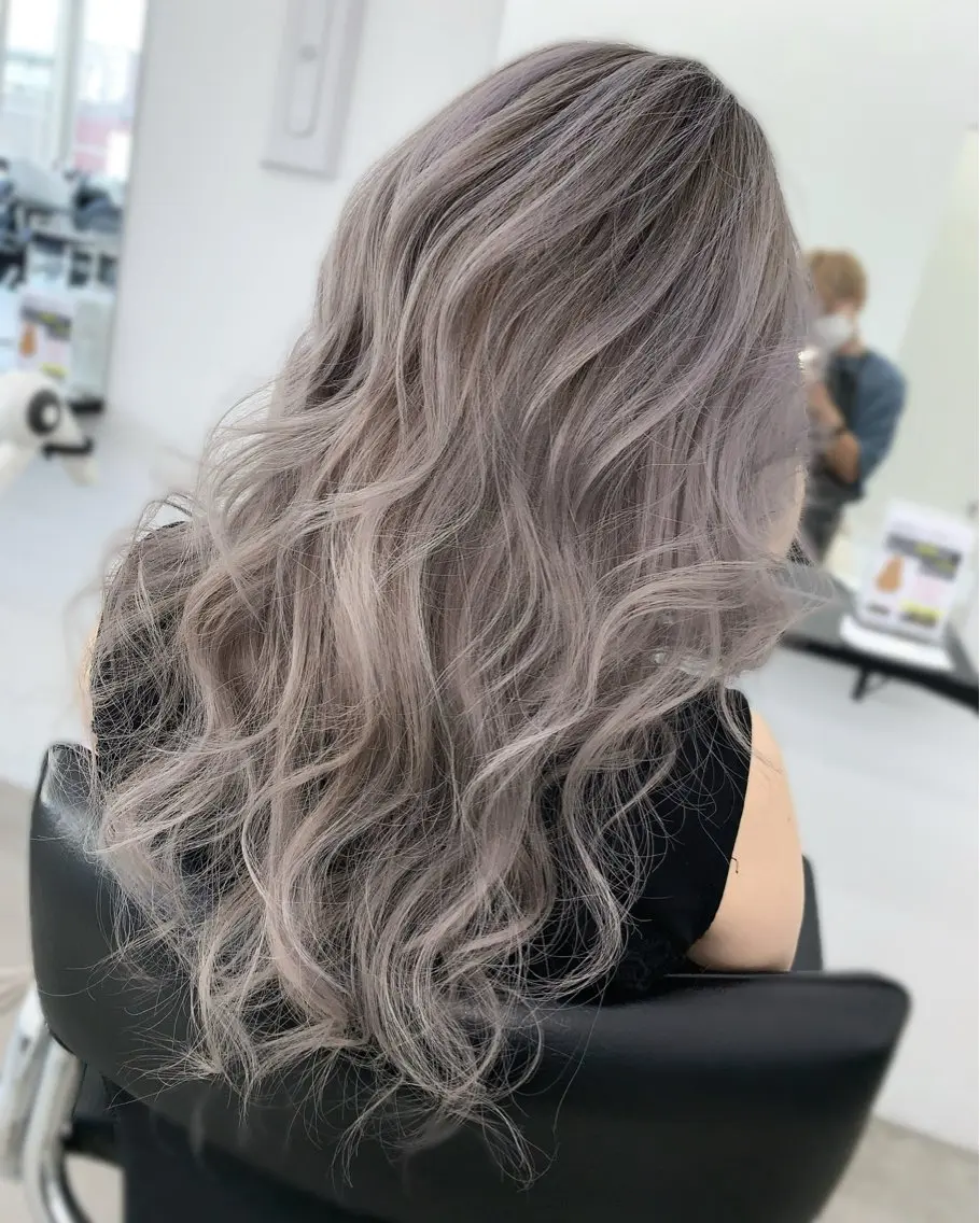 ロング カラー バレイヤージュ レイヤーカット ヘアカラー 𝐀𝐦𝐢/東海市 /ギャル/ハイトーンのヘアスタイル