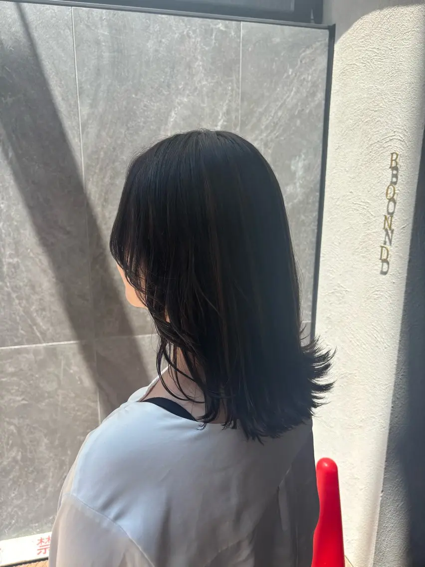 ミディアム カラー ブラウンカラー ダークブラウン 顔周りカット レイヤーカット ローレイヤー 石原 望来のヘアスタイル