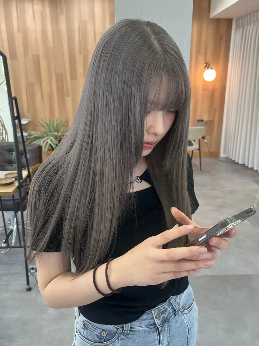 ロング カラー ブリーチ グレージュ カット ヘアカラー トリートメント 駒場 まといのヘアスタイル
