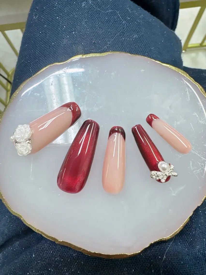 ネイル フレンチネイル ジェルネイル ガラスフレンチ キラキラネイル ロングネイル ハンドネイル Queeens nailのネイルデザイン