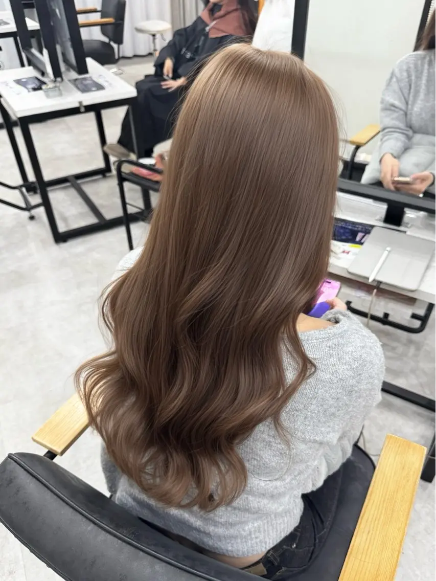 ロング カラー アッシュ アッシュブラウン ベージュカラー 黒髪 ブリーチ カット ヘアカラー トリートメント 赤み無し柔らかカラー 【梅田】madokaのヘアスタイル