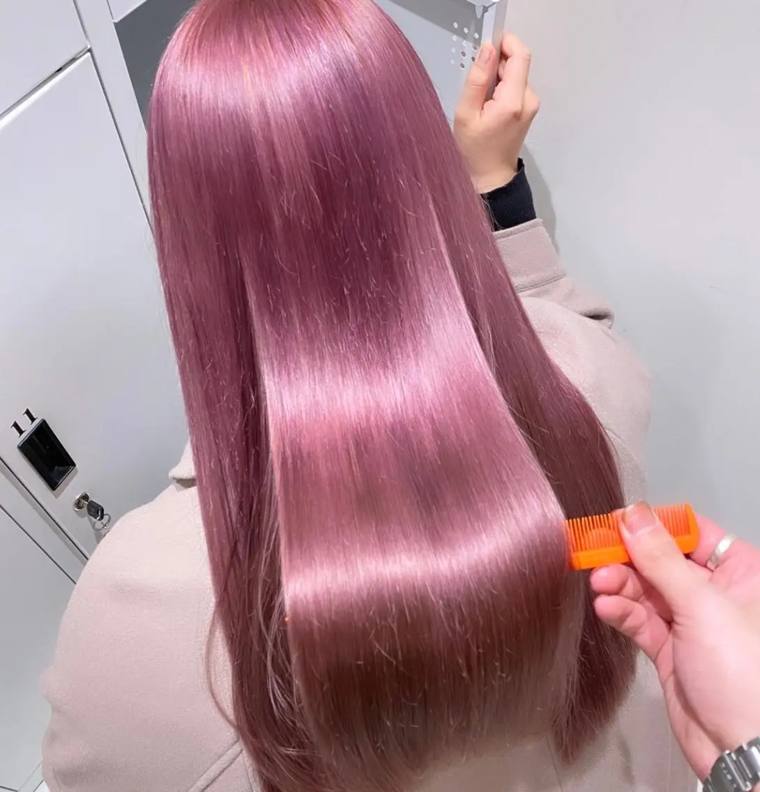 ロング カラー ブリーチ 透明感カラー ハイトーンカラー ピンクカラー ロング ヘアカラー トリートメント カラー系/カット特化 🟠オオタキマサシのヘアスタイル
