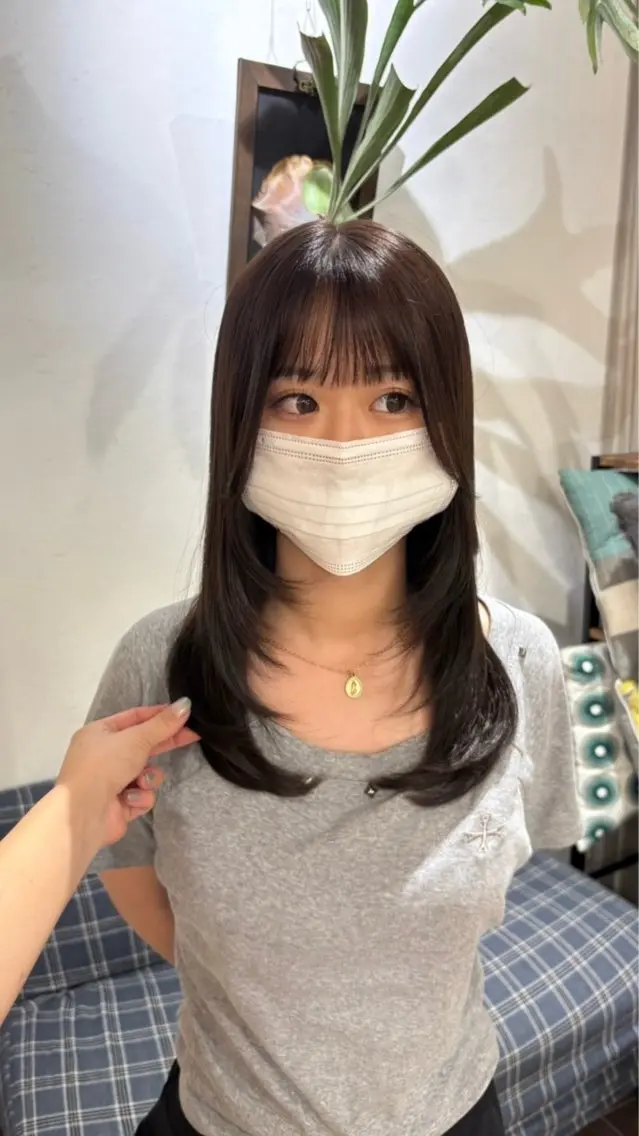 ミディアム 顔まわりレイヤー レイヤーカット 大崎 凜のヘアスタイル
