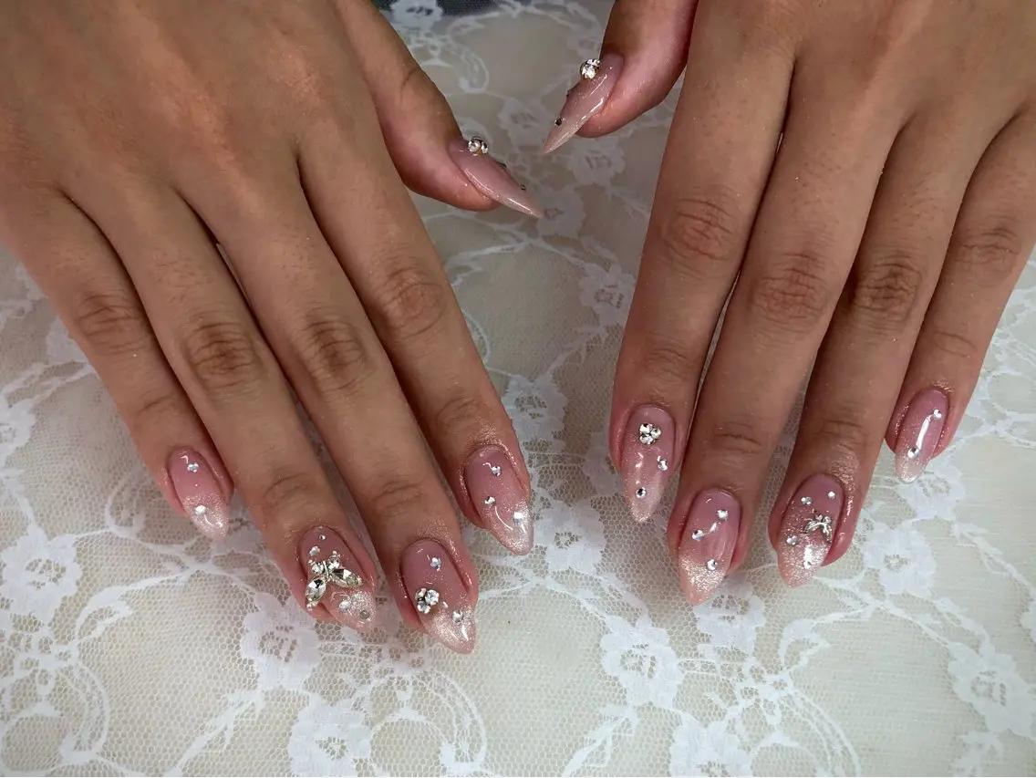 ネイル マグネットネイル ピンク ストーンネイル ワンホンネイル ハンドネイル ハンドケア 心斎橋Salon Epokkuのネイルデザイン