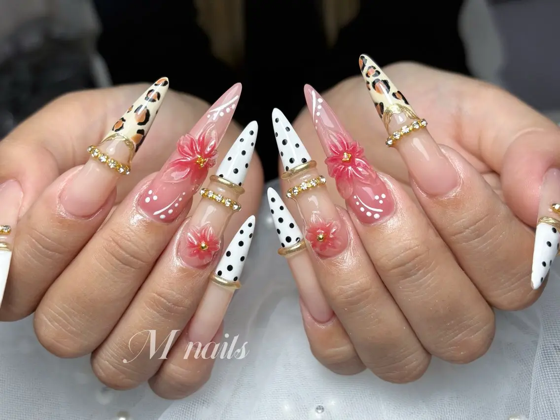 ネイル M 🌷Nail 長さだし専門店のネイルデザイン