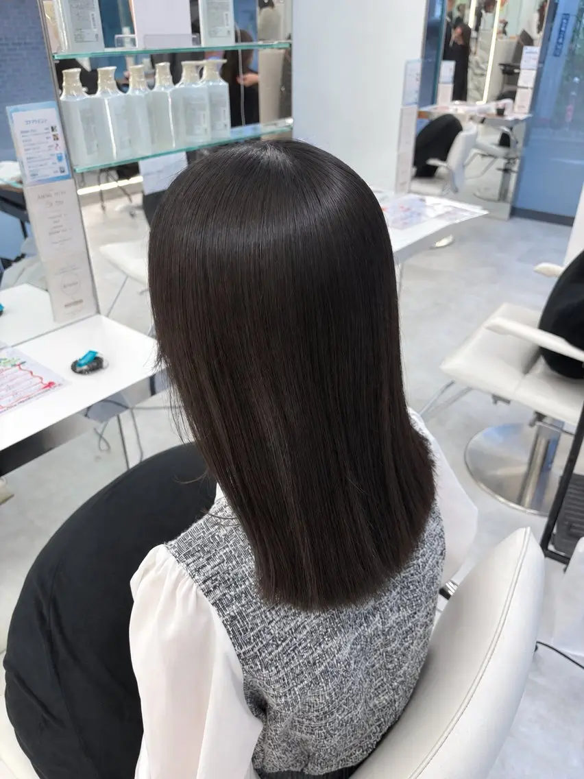 セミロング カット 🪽透明感カラー/ 𝗬𝗨𝗜🩵のヘアスタイル
