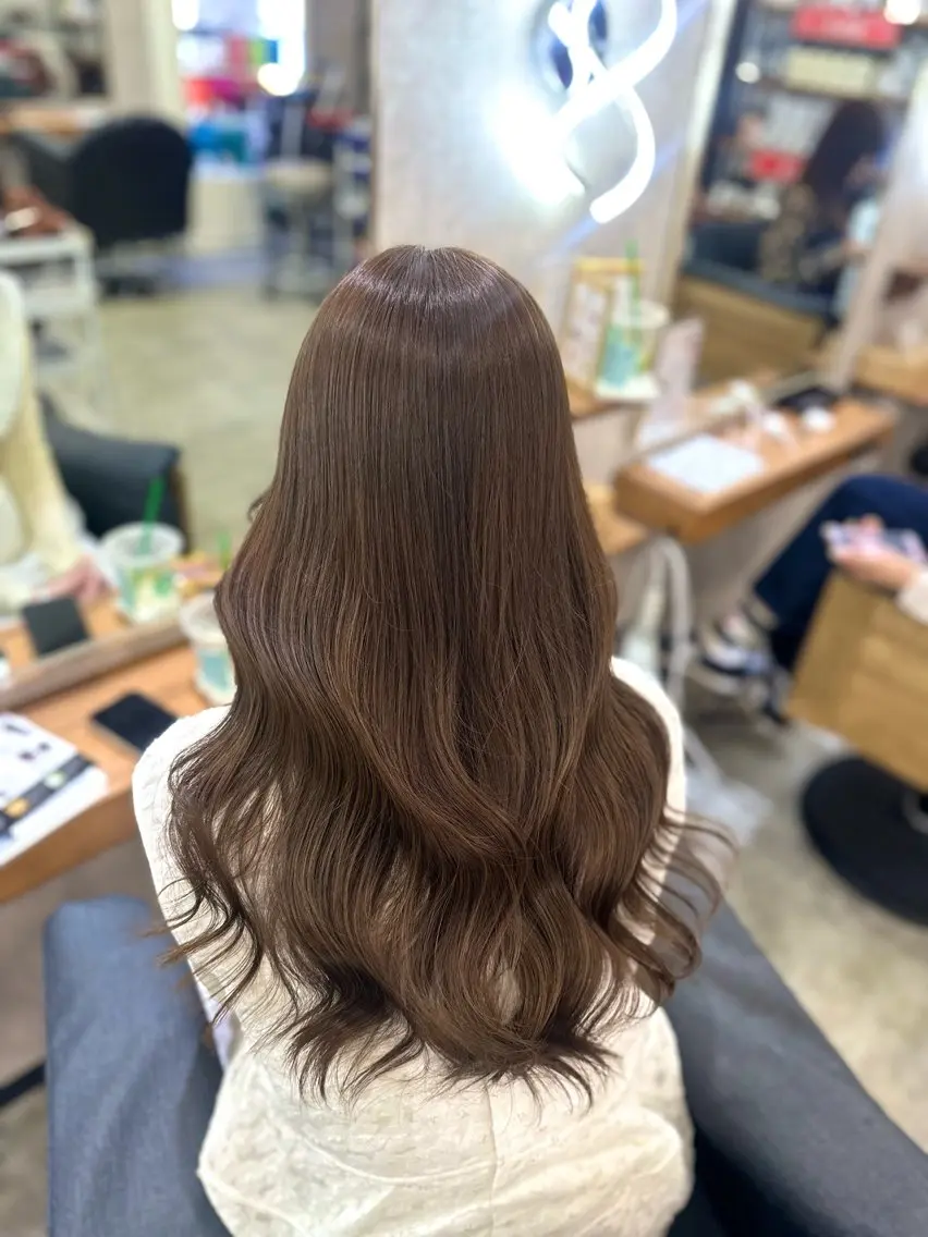 ロング アッシュ ヘアカラー MOURI CHISATOのヘアスタイル