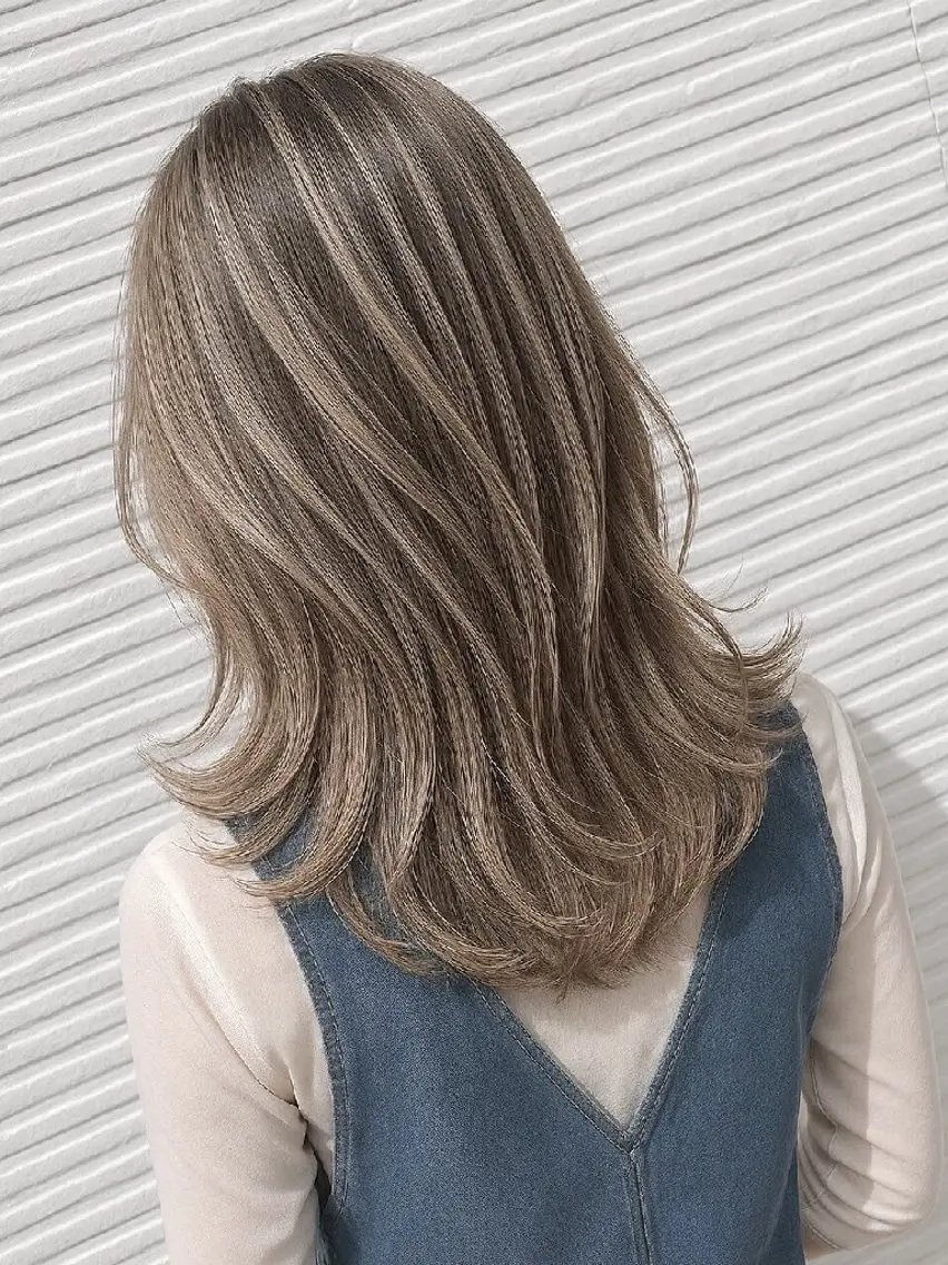 セミロング カラー 【南越谷/新越谷】 Anne(諳 アン)のヘアスタイル