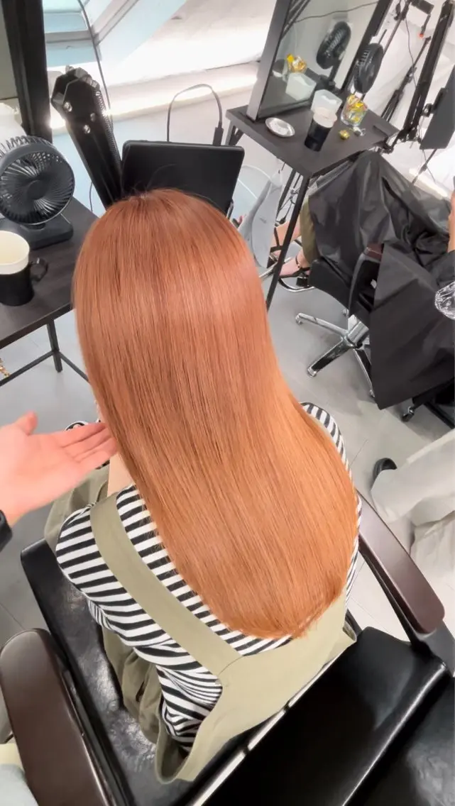 カラー ブリーチ ブラウンカラー オレンジ オレンジブラウン あんず/ワンカラー ベージュ/明るめのヘアスタイル