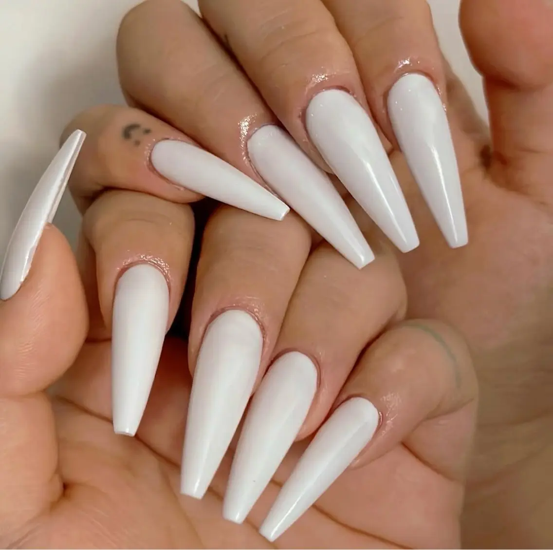 ネイル フレンチネイル ジェルネイル 韓国ネイル マグネットネイル ネイルチップ ハンドネイル Rin Nail 新大久保店のネイルデザイン