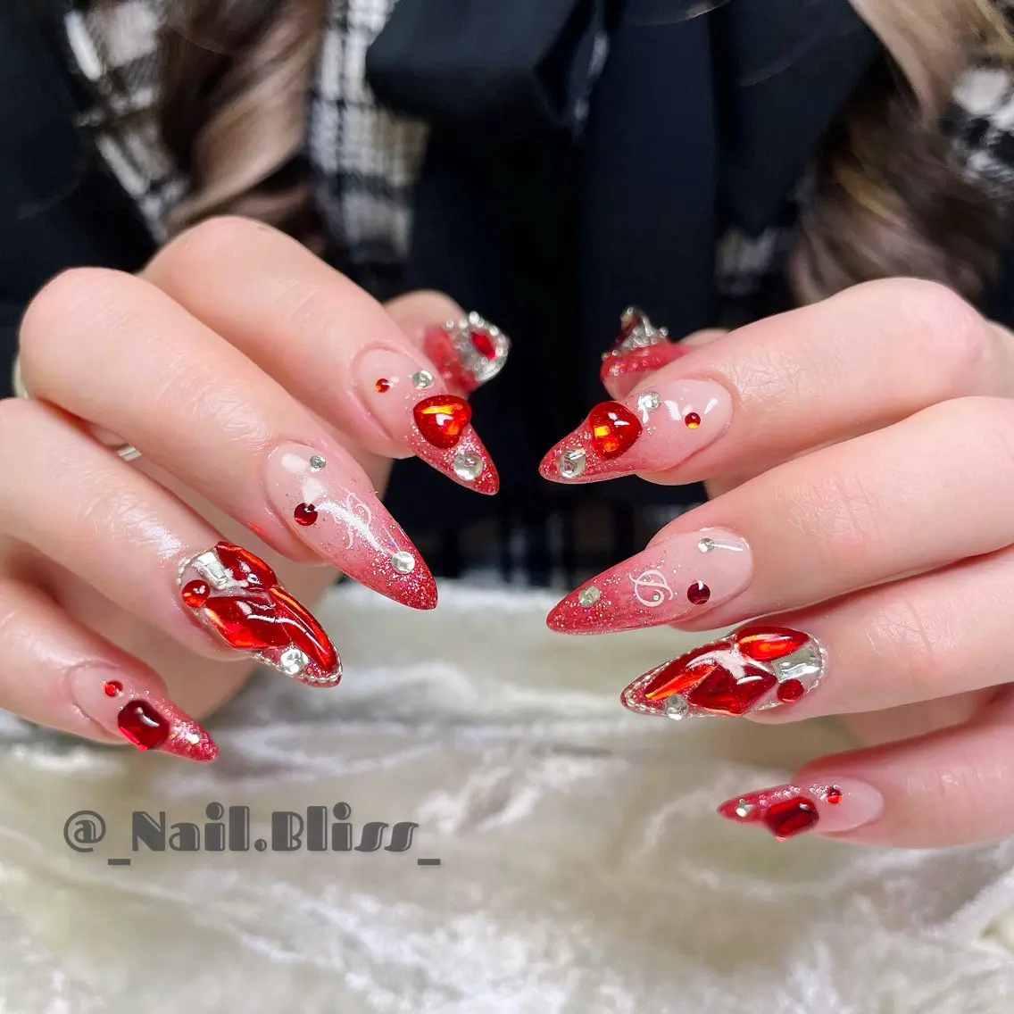 ネイル 持ち込み 赤色 ハンドネイル NAIL BLISSのネイルデザイン