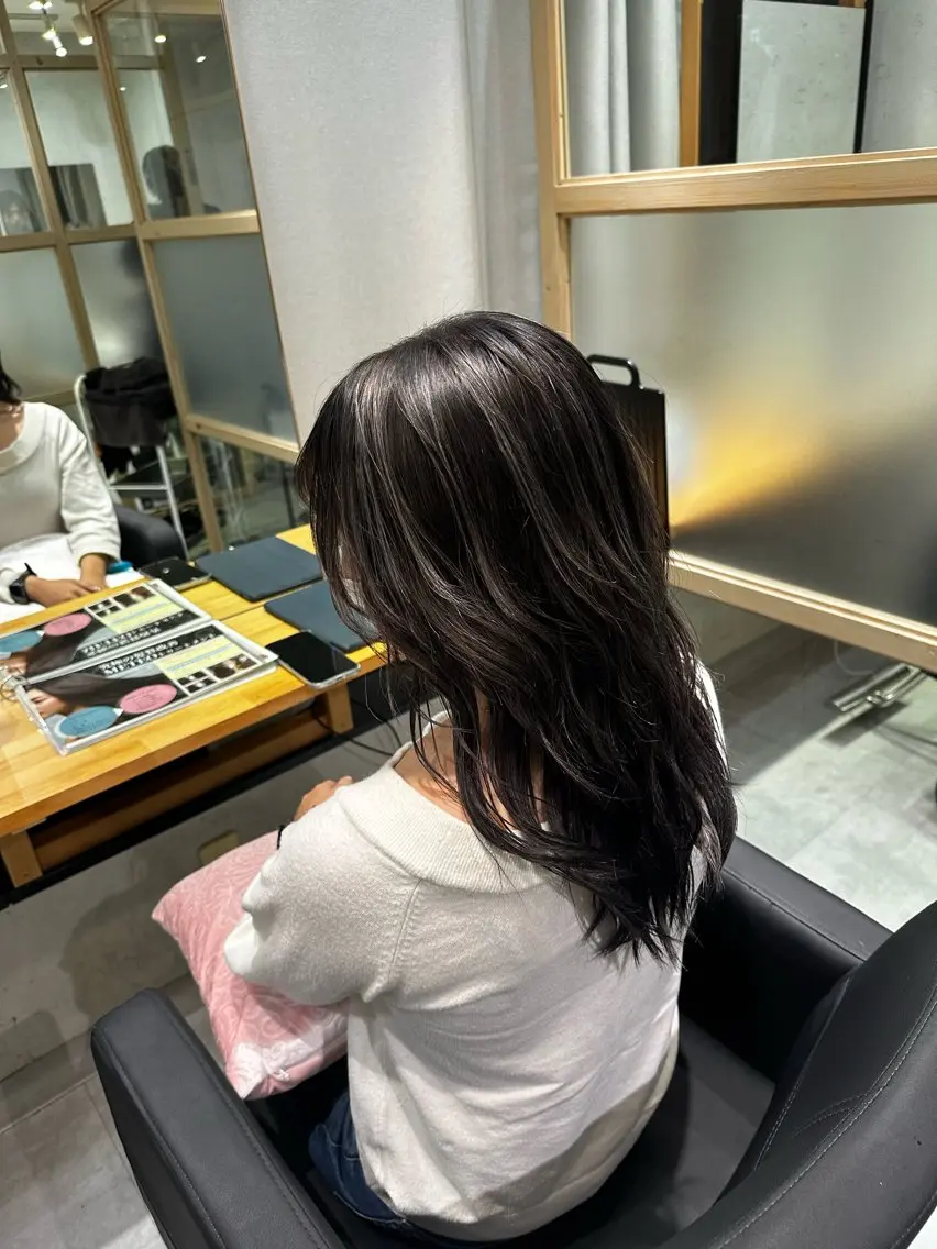 カット➕ハイライト(ブリーチ)+全頭オンカラー➕TOKIOトリートメントの写真
