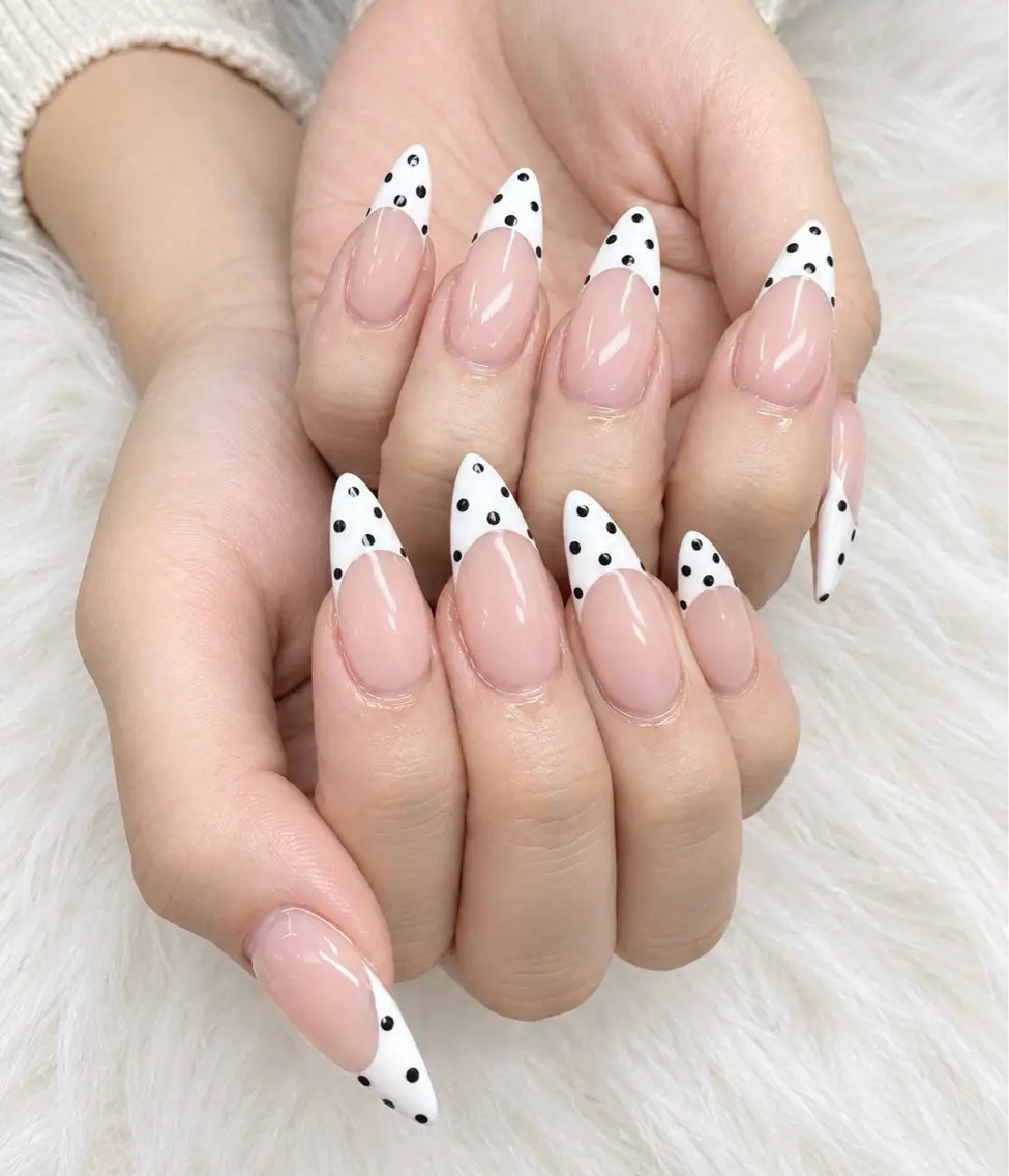 ネイル MIKA RUBY NAIL SLONのネイルデザイン
