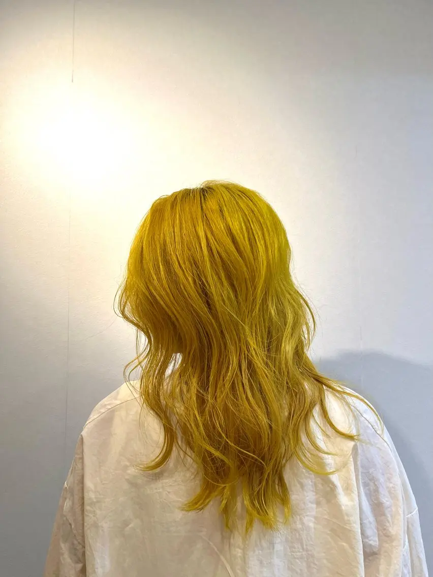 ロング カラー ヘアアレンジ ブロンド ハイトーンカラー 坂本 エマのヘアスタイル