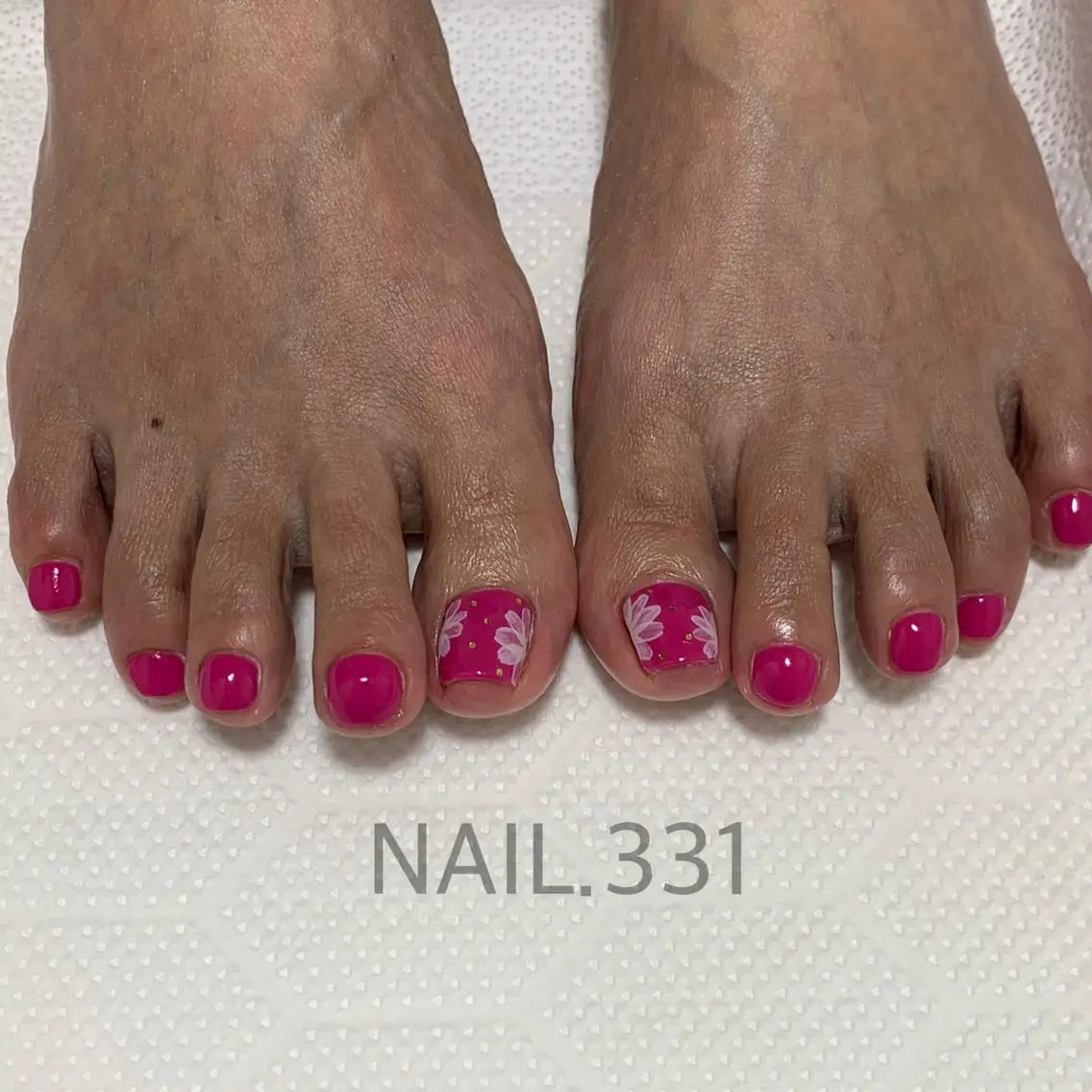 ネイル オーロラネイル フラッシュネイル フラワーネイル ラメ(グリッター) マグネットネイル Nail 331のネイルデザイン