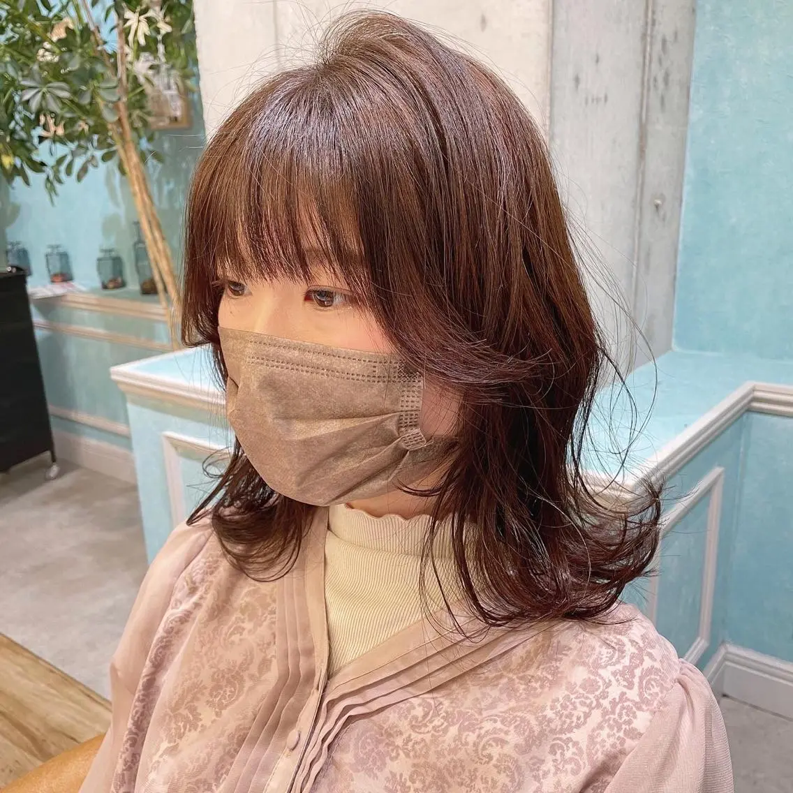 ミディアム カット ヘアカラー トリートメント 山本翔一郎 韓国顔周りレイヤーのヘアスタイル
