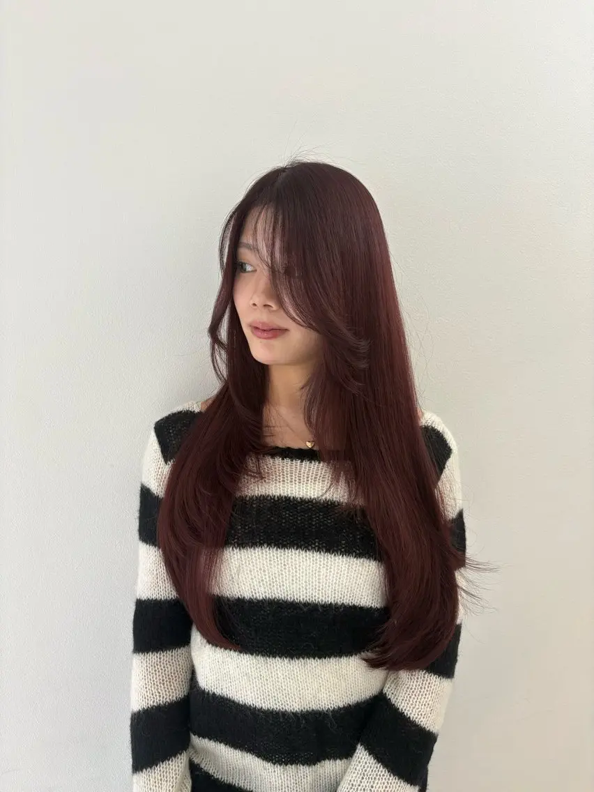 ロング カラー レッドカラー ヘアカラー 小倉 凜音のヘアスタイル