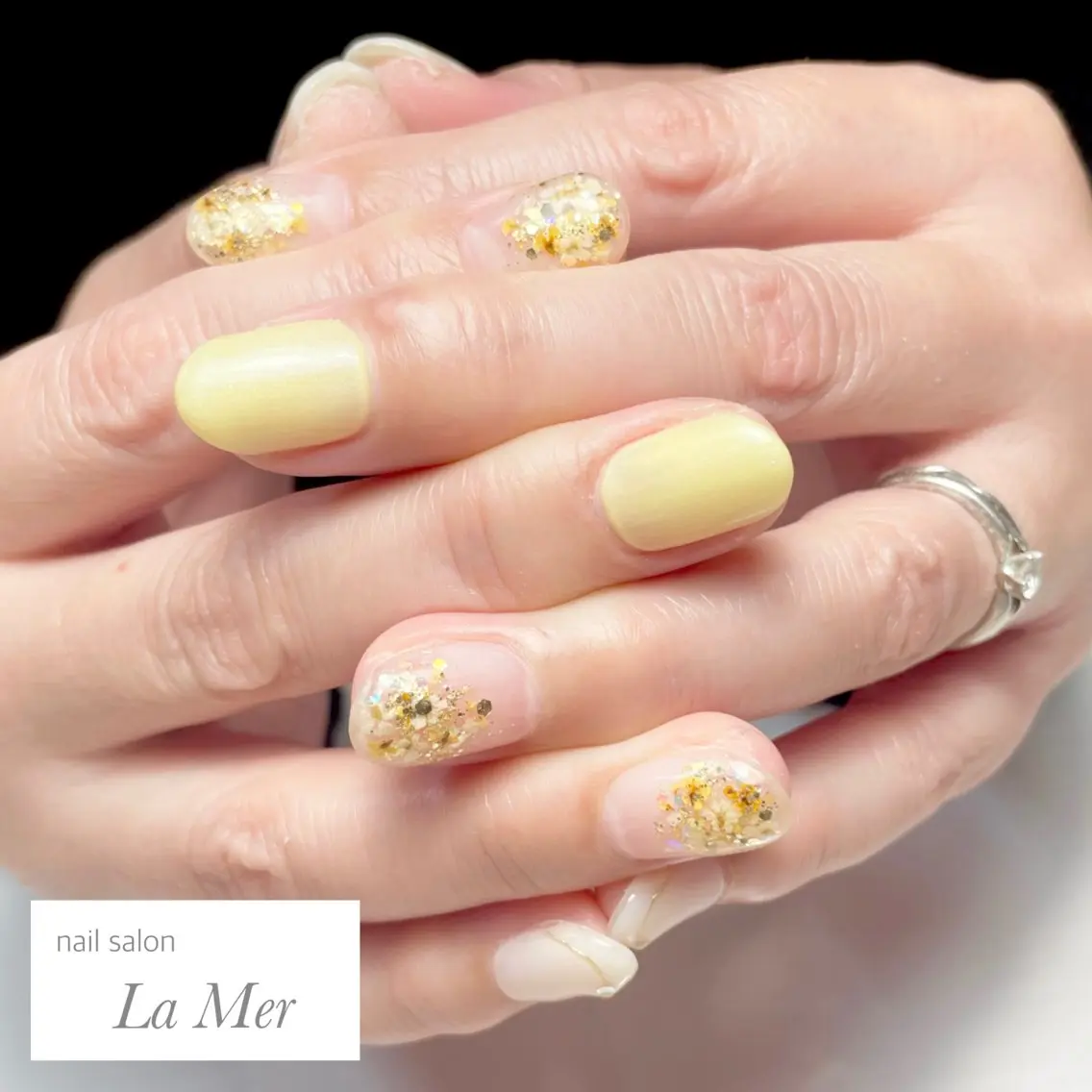 ネイル フラワーネイル オフィスネイル 春ネイル 黄色 ハンドネイル nailsalon La Merのネイルデザイン