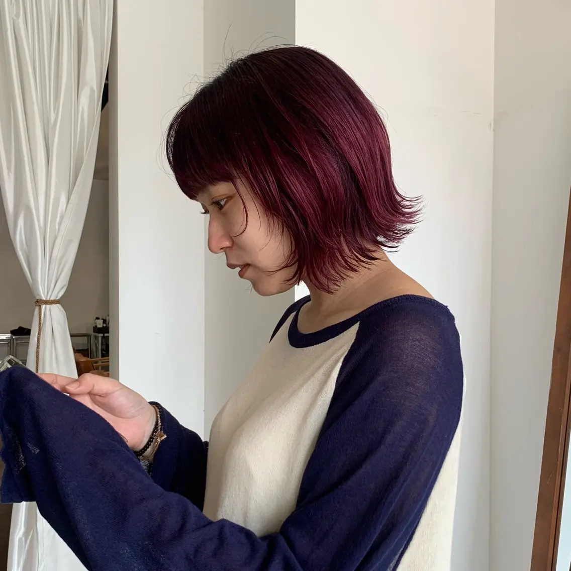 カラー カシス 的場 莉音のヘアスタイル