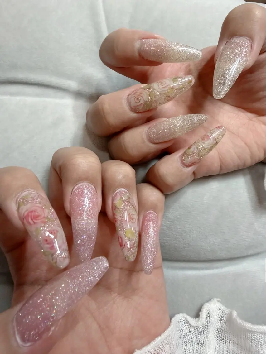 【デザインネイル💅🏻】オフ込み ベースフラッシュ デザイン4本のみ デザインは補足説明に書いております♩の写真
