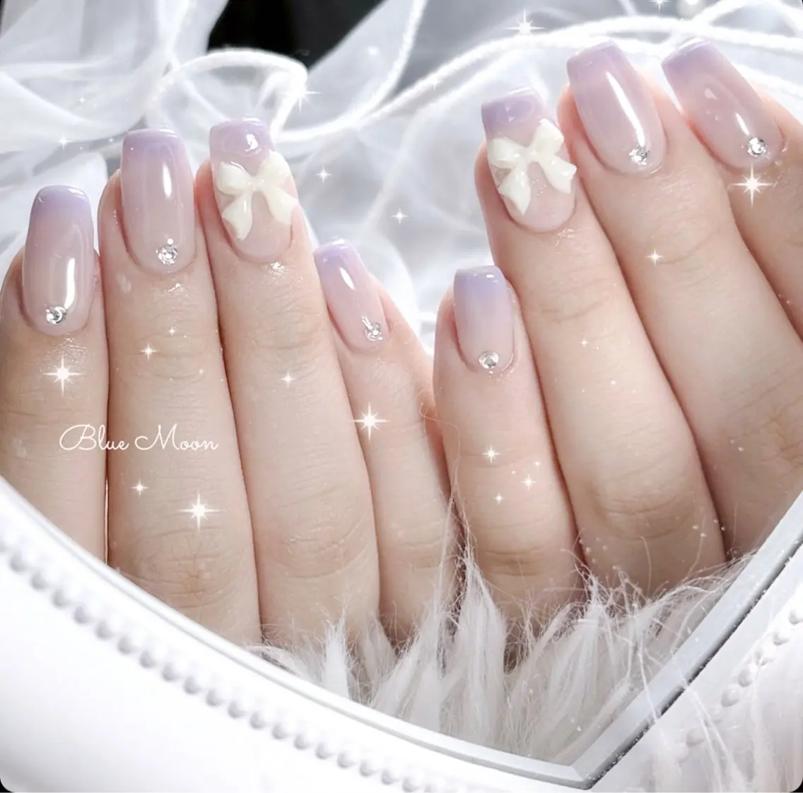 ネイル リボン ストーンネイル ハンドネイル ハンドケア nail salon Blue Moonのネイルデザイン