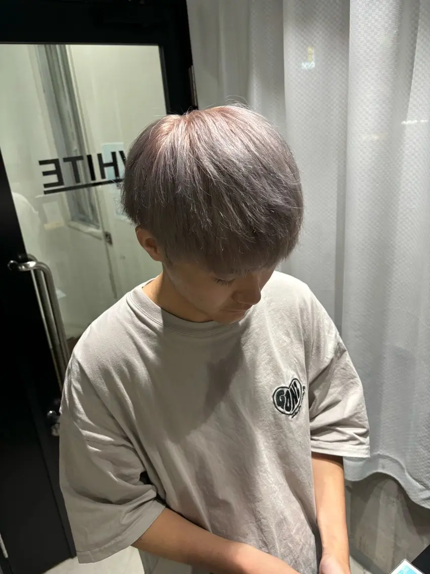 カラー メンズ シルバー ホワイトシルバー カット ヘアカラー _WHITE / KENTOのヘアスタイル