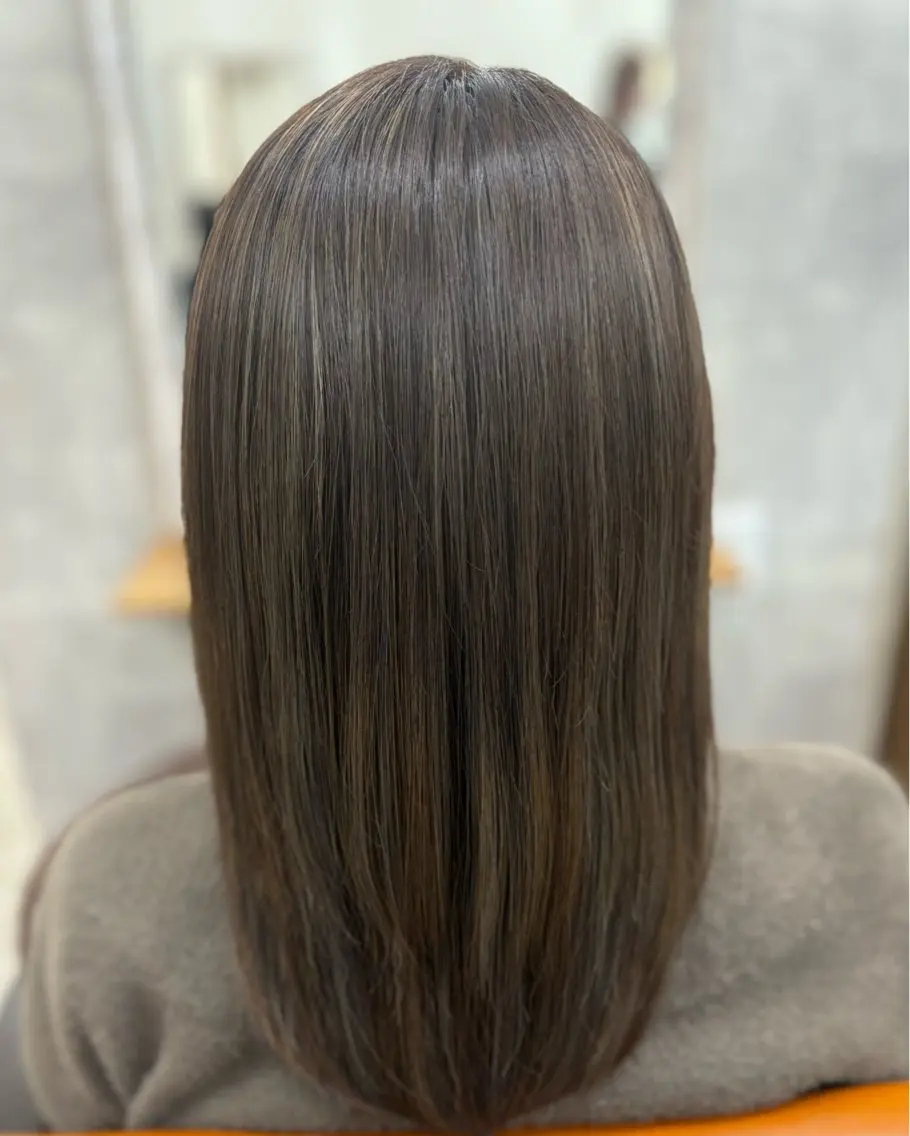セミロング アッシュ アッシュグレー アッシュグレージュ ハイライト Misaki ミサキのヘアスタイル
