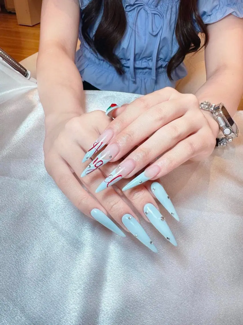 ネイル アートネイル ジェルネイル 韓国ネイル ニュアンスネイル ワンカラーネイル ハンドネイル Queen Nail Salonのネイルデザイン