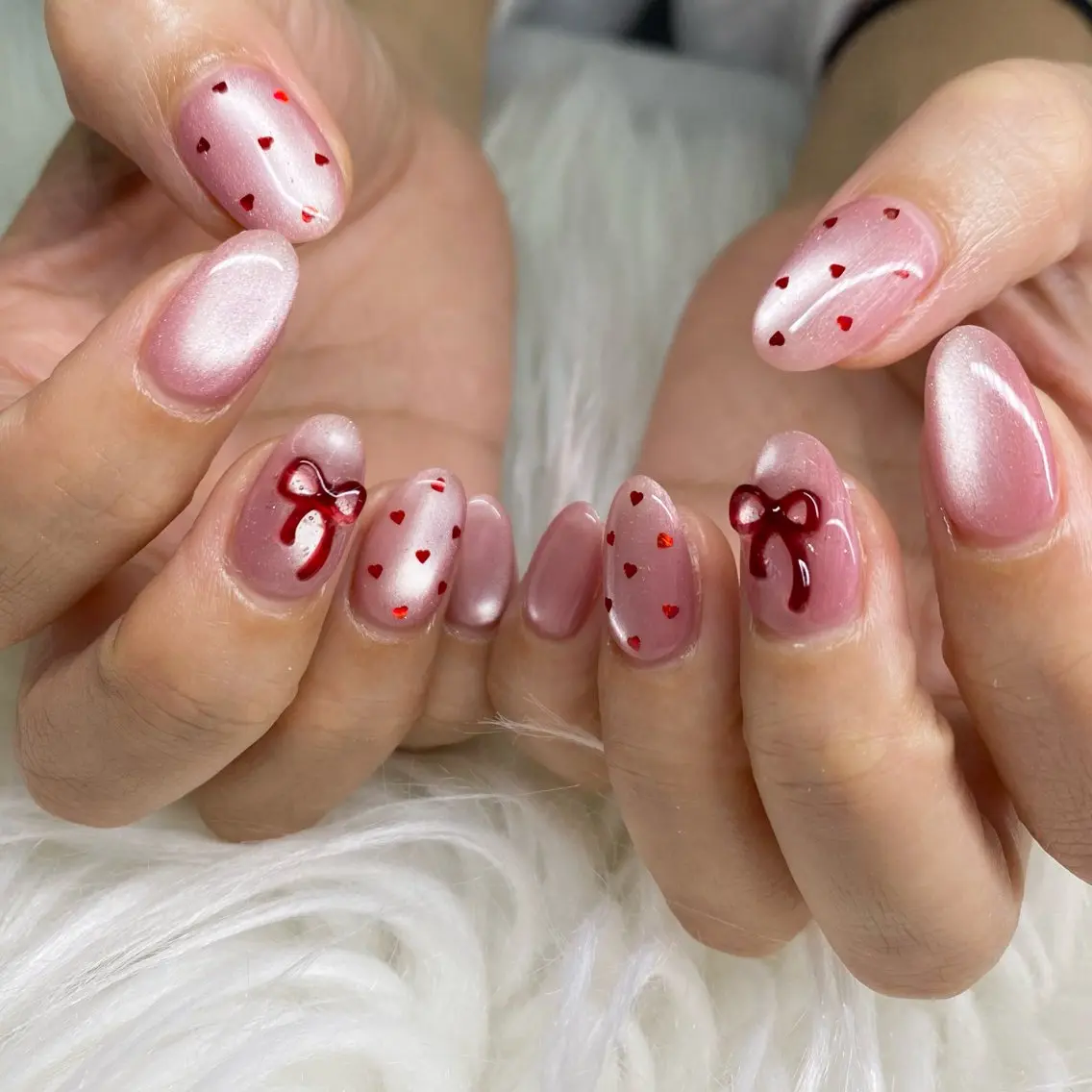ネイル ホログラムネイル ピンク ハンドネイル ハンドケア 🫧RaLa ⭐︎AYAKA🫧のネイルデザイン