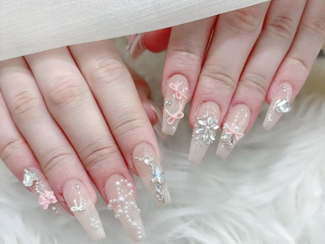 ネイル 長さ出し キラキラネイル 韓国ネイル ロングネイル 持ち込み ハンドネイル ハンドケア 萌🌸Nail スカルプ専門店のネイルデザイン