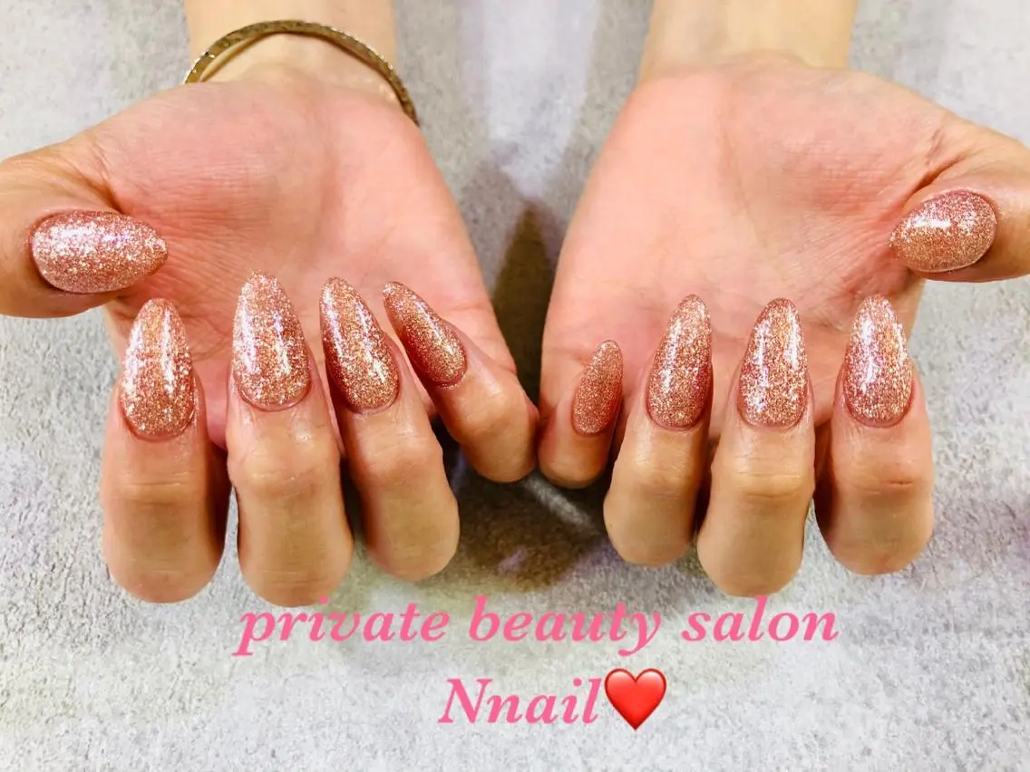 ネイル 長さ出し ラメ(グリッター) ワンカラーネイル ピンク スカルプネイル ハンドネイル 🌿Nnail🌿 プライベートサロンのネイルデザイン