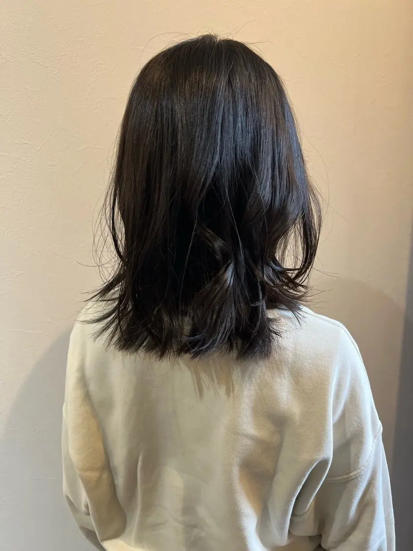 ミディアム 外ハネヘア カット cyan Amiのヘアスタイル