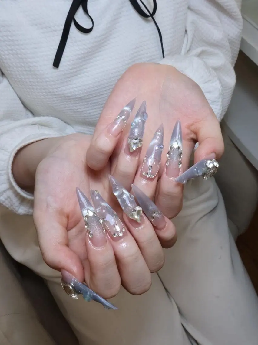 ネイル ガーリー キラキラネイル 韓国ネイル ロングネイル ピンク ハンドネイル ICE Nailsのネイルデザイン