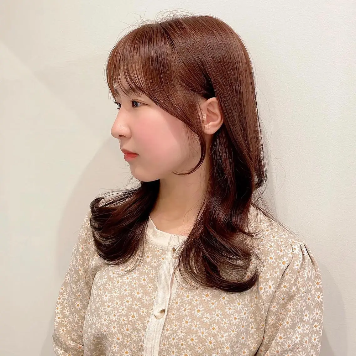 セミロング カット ヘアカラー トリートメント 🌹ハッシュカット、 レイヤー韓国ヘア🌹のヘアスタイル