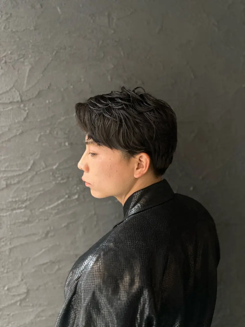 ショート パーマ メンズ ダウンパーマ フェードカット メンズ韓国風 マッシュ メンズパーマ パーマ 中嶋 紘夢のヘアスタイル