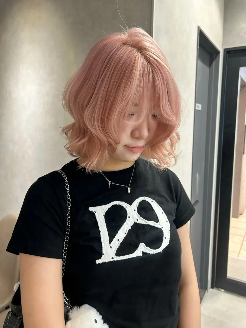 ミディアム カラー ブロンド ピンクカラー ヘアカラー トリートメント moe🎀 透明感カラーのヘアスタイル