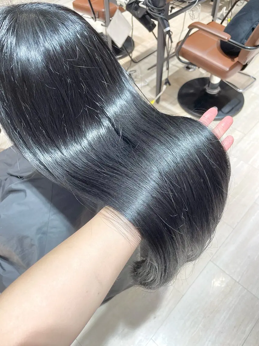 カラー 黒髪 透明感カラー umi/レイヤー カット/アレンジのヘアスタイル